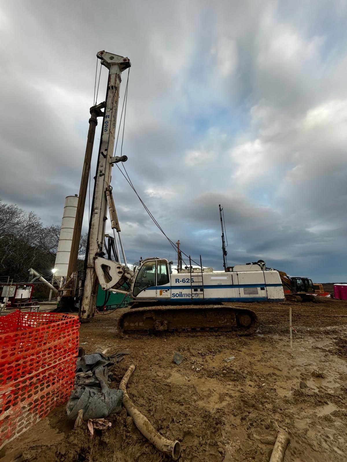 Soilmec R-625 CFA & kelly bar mode