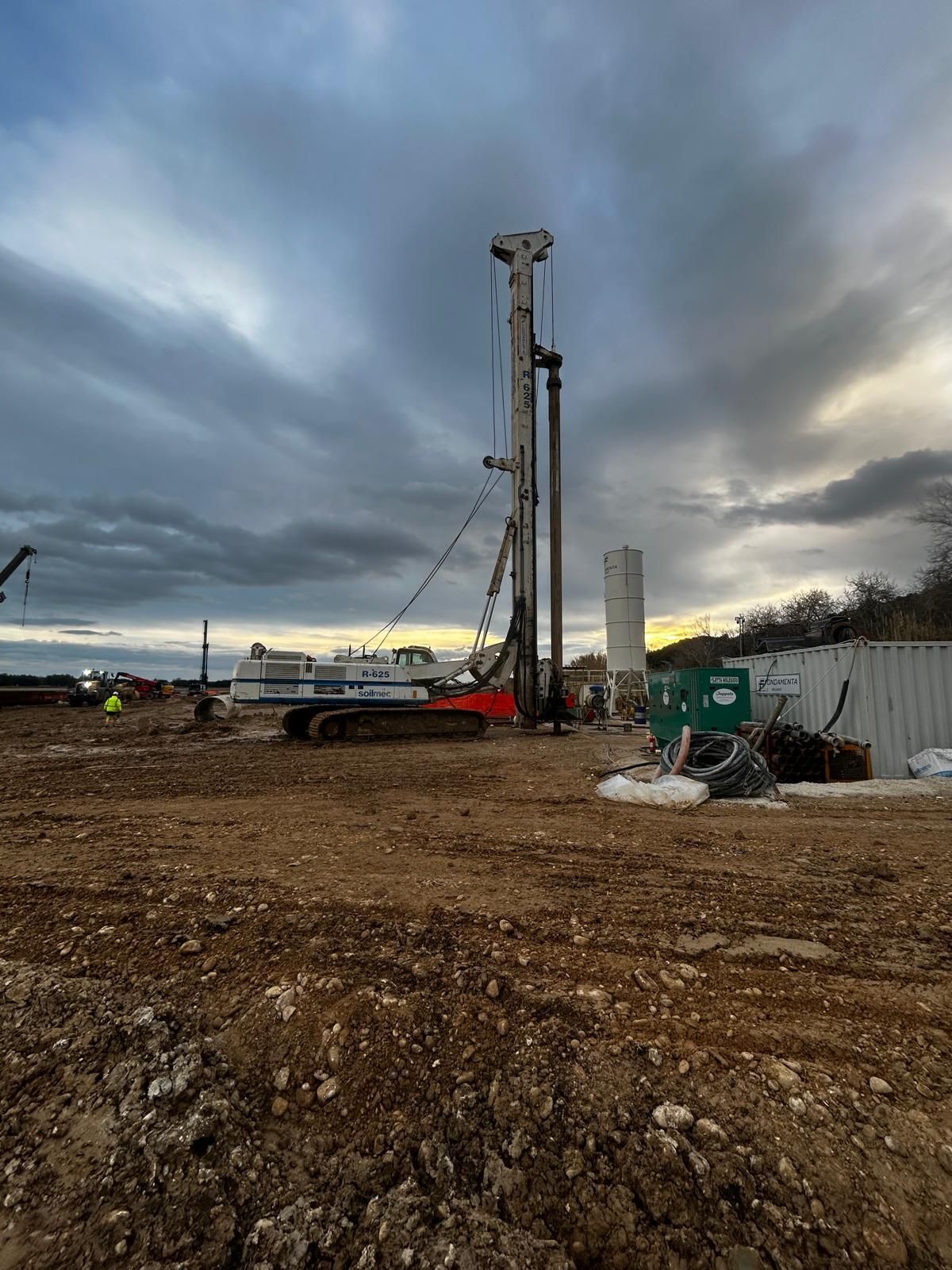 Soilmec R-625 CFA & kelly bar mode